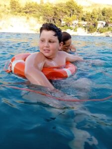 Giro in Barca per i Bambini dellAssociazione Autismo in Movimento Grazie alla Scuola Subacquea Diving Yogh