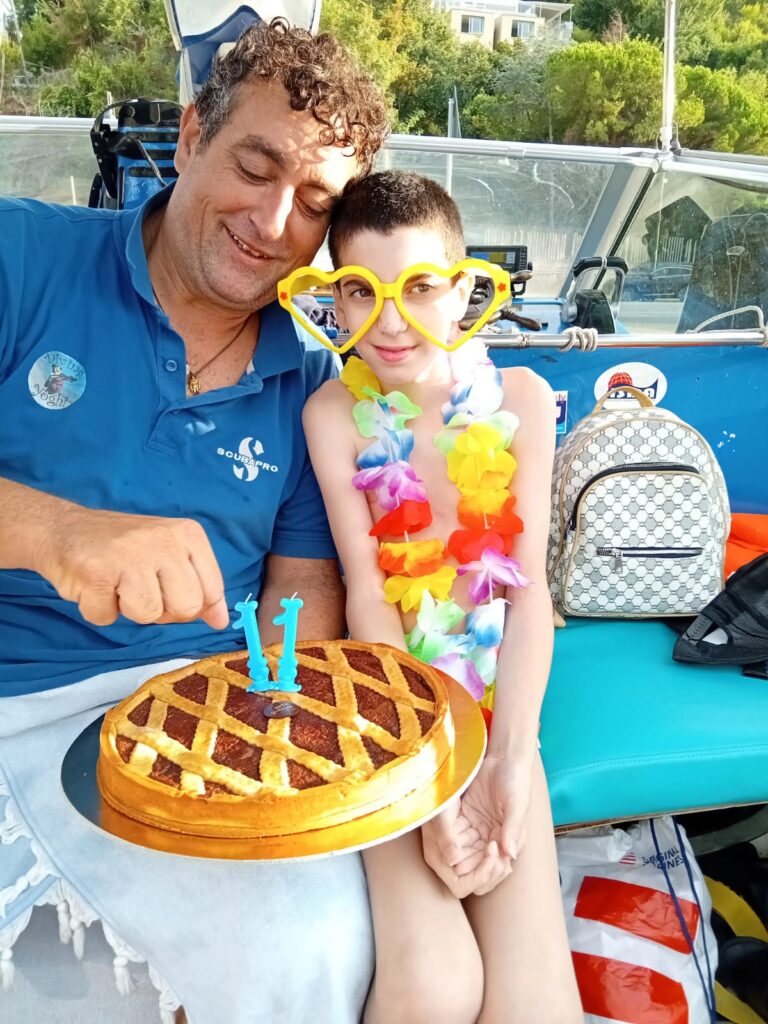 100 DI QUESTI GIORNI. Roccarainola, Festa di Compleanno Speciale per Davide Marangoni: 11 Anni celebrati in Barca con Autismo in Movimento