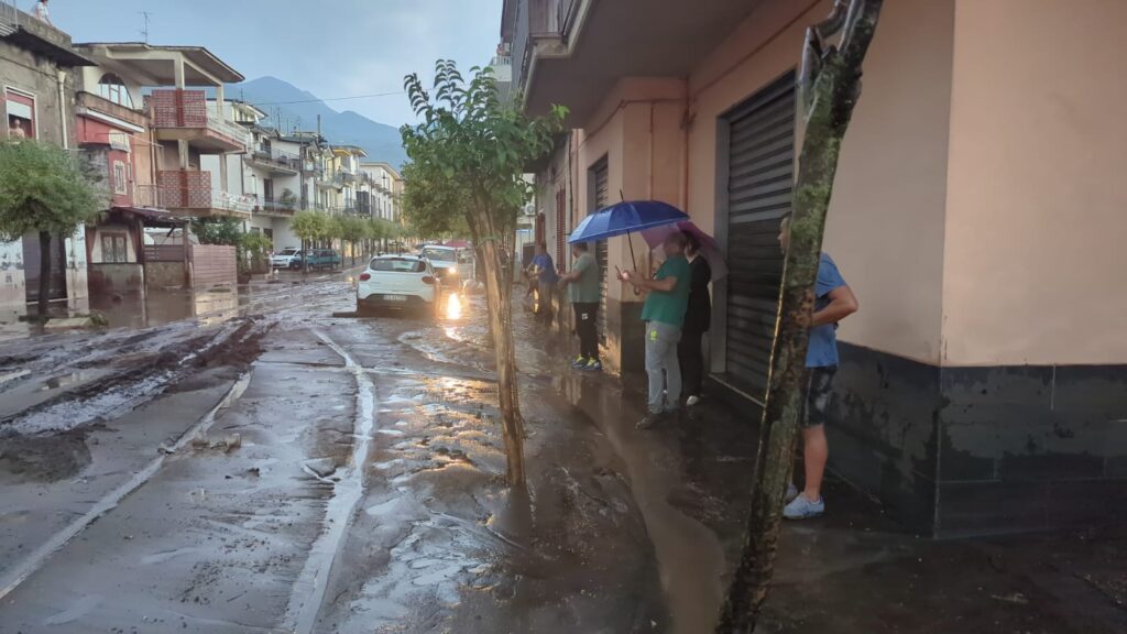 Alluvione improvvisa nel Mandamento Baianese: scatta lallerta e si mobilitano i soccorsi. Immagini choc