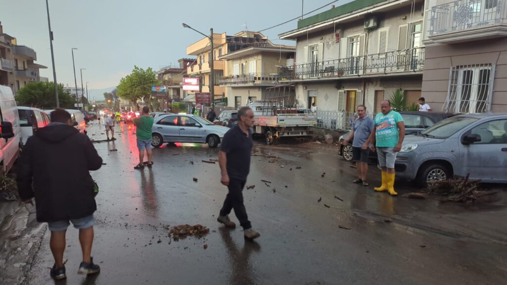 Alluvione improvvisa nel Mandamento Baianese: scatta lallerta e si mobilitano i soccorsi. Immagini choc