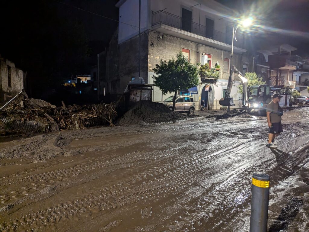 Mugnano del Cardinale: lavori senza sosta per ripristinare via Nazionale delle Puglie dopo lAlluvione.  Video e Foto