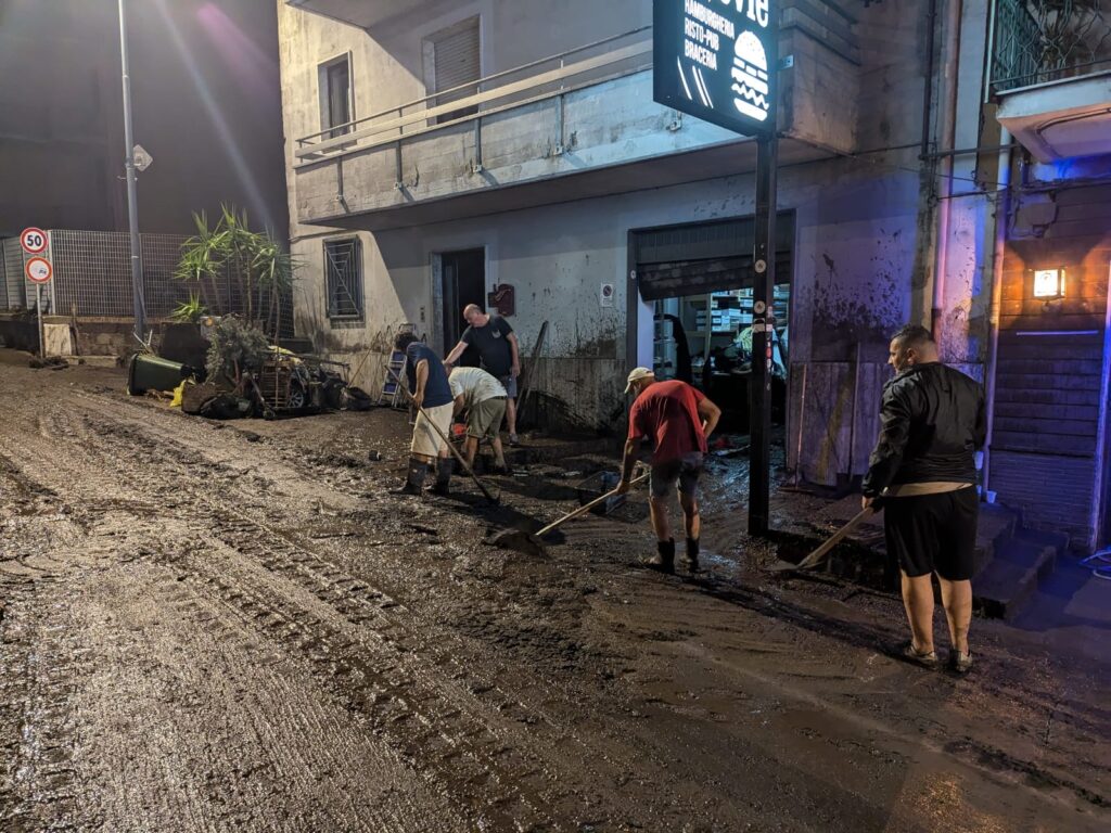 Mugnano del Cardinale: lavori senza sosta per ripristinare via Nazionale delle Puglie dopo lAlluvione.  Video e Foto