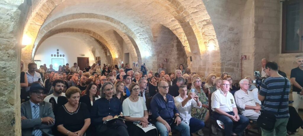 Premio letterario nazionale Città di Taranto, XVIII edizione. Il realismo di Antonio Caccavale nell’identikit de Il paese di Don Riffò, simbolo del Sud delle clientele e degli intrallazzi della malapolitica.