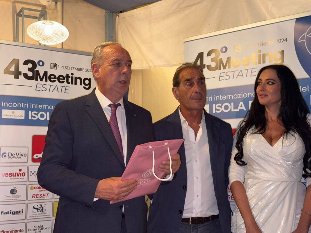 Meeting estate Ischia 2024: cerimonia di consegna del premio Aragonese Napoli e Campania nel mondo.