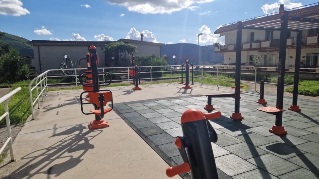 Il Comune di Quadrelle (AV) informa: Nuova area Fitness in Via Luigi Auricchio completata: uno spazio dedicato allo sport e allinclusione sociale