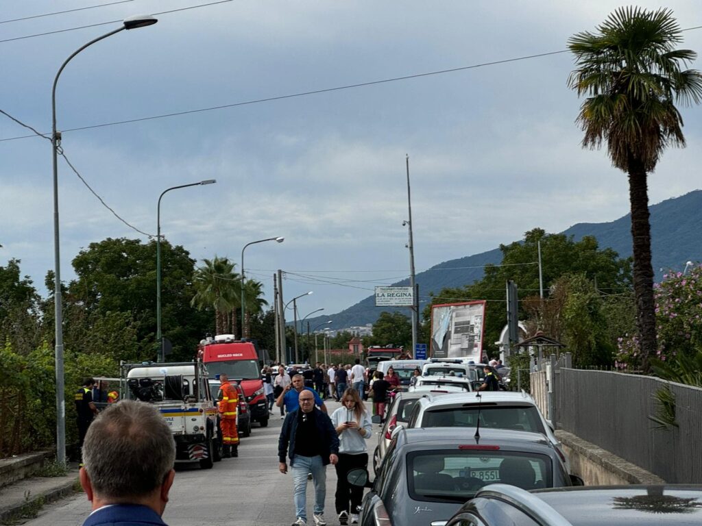 Tragedia a Saviano: due bambini morti sotto le macerie, si cercano ancora due dispersi, poche le speranze di estrarli vivi