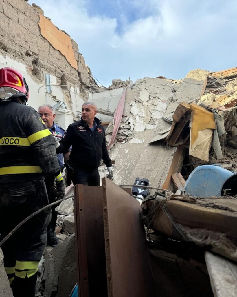 Tragedia a Saviano: due bambini morti sotto le macerie, si cercano ancora due dispersi, poche le speranze di estrarli vivi