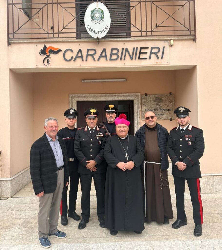 Il vescovo di SantAngelo dei Lombardi visita e benedice la Stazione Carabinieri di Gesualdo