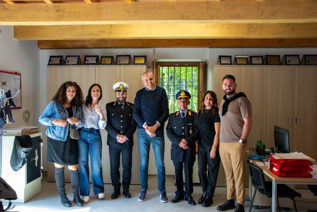 Contrada (Av): Il Sindaco De Santis conferisce nuovi gradi e scatti di carriera agli agenti di Polizia Municipale Peluso Raffaele e Giannetti Carmine.