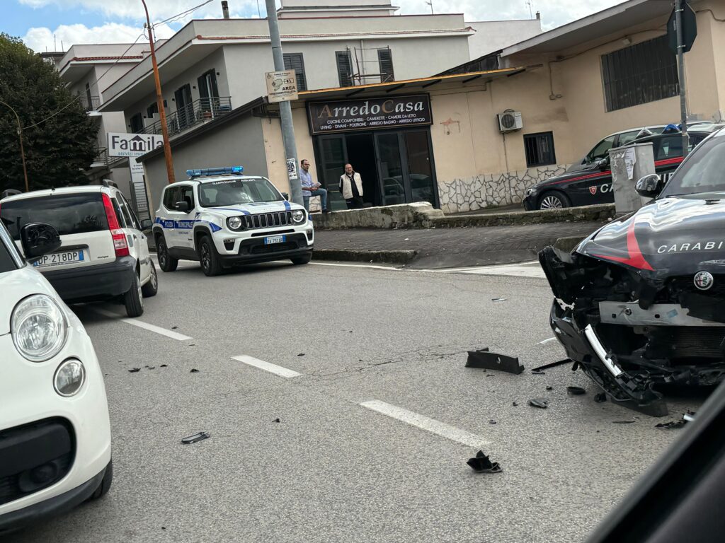 Incidente Stradale a Baiano: Coinvolti Carabinieri e unAuto Privata