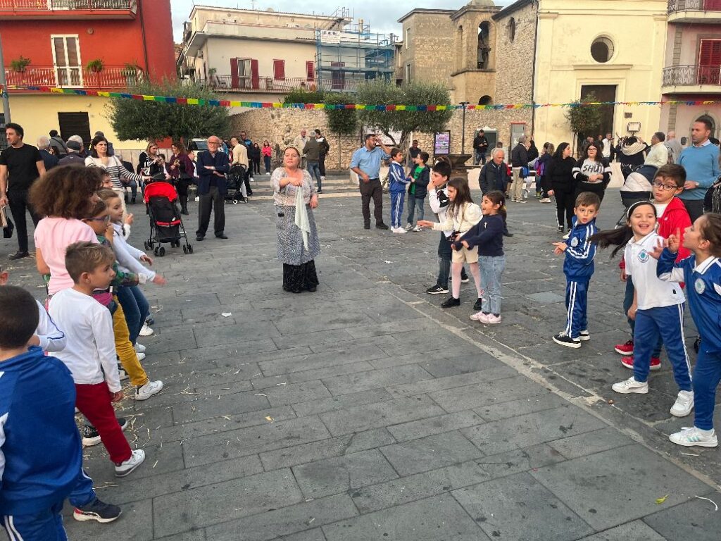 Grande Successo per la Festa della Vendemmia in Piazza Lancellotti a Visciano. Foto