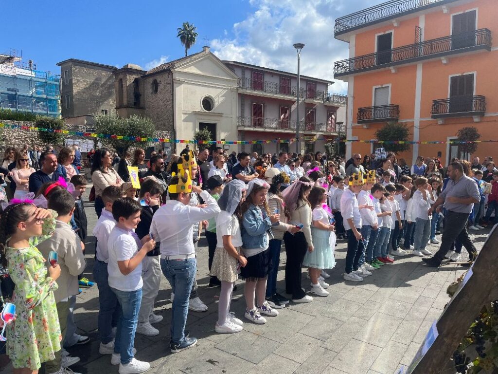 Grande Successo per la Festa della Vendemmia in Piazza Lancellotti a Visciano. Foto