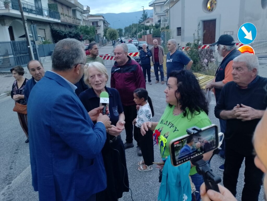 Voragine a Cimitile: disagi e proteste dei cittadini nella prima puntata di S.O.S. Indiretta  Parliamone Insieme. VIDEO E FOTO