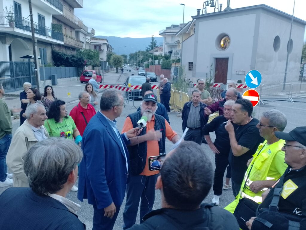 Voragine a Cimitile: disagi e proteste dei cittadini nella prima puntata di S.O.S. Indiretta  Parliamone Insieme. VIDEO E FOTO