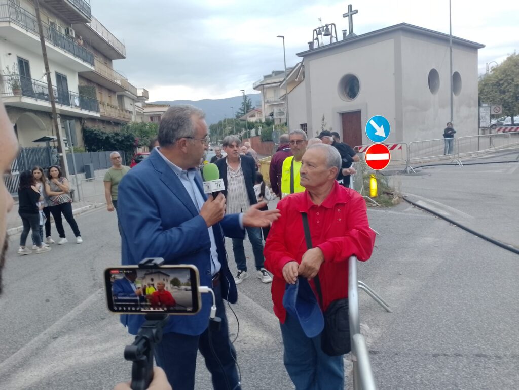 Voragine a Cimitile: disagi e proteste dei cittadini nella prima puntata di S.O.S. Indiretta  Parliamone Insieme. VIDEO E FOTO