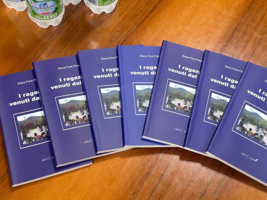 Grande partecipazione allincontro con lautrice Elena Fiore Pisapia al Caffè Letterario di Mugnano del Cardinale