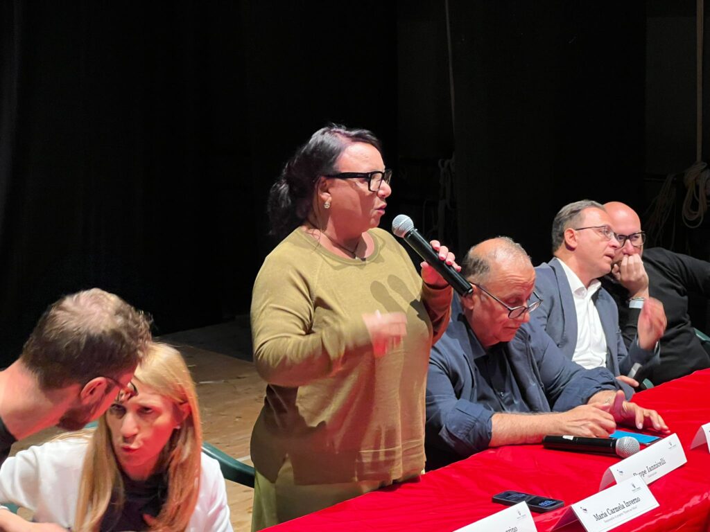 BAIANO. Presentato il progetto Sentieri dIrpinia: Passi e Spassi per una nuova comunità educante al Teatro Colosseo. Video