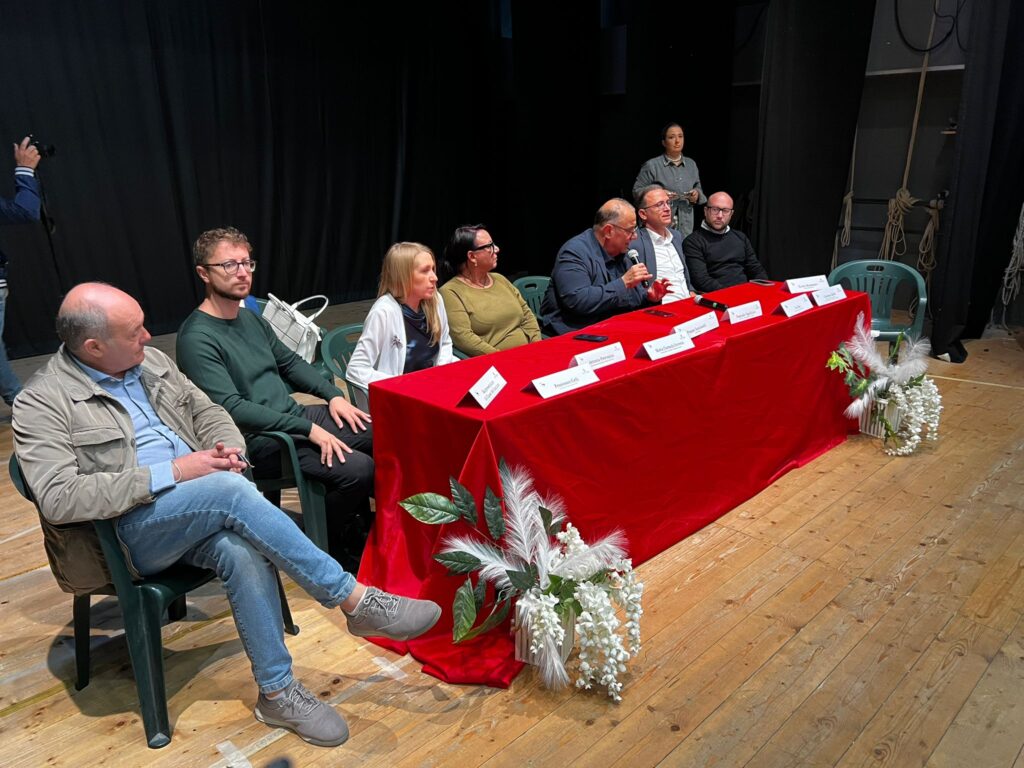 BAIANO. Presentato il progetto Sentieri dIrpinia: Passi e Spassi per una nuova comunità educante al Teatro Colosseo. Video