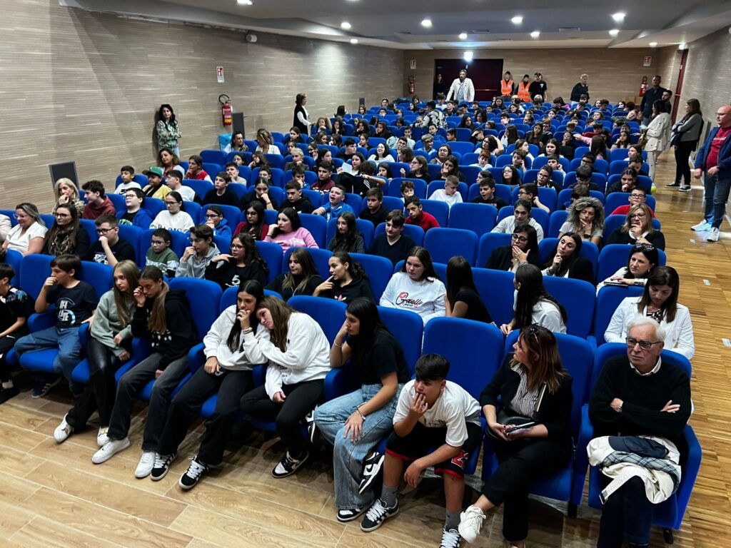 BAIANO. Presentato il progetto Sentieri dIrpinia: Passi e Spassi per una nuova comunità educante al Teatro Colosseo. Video