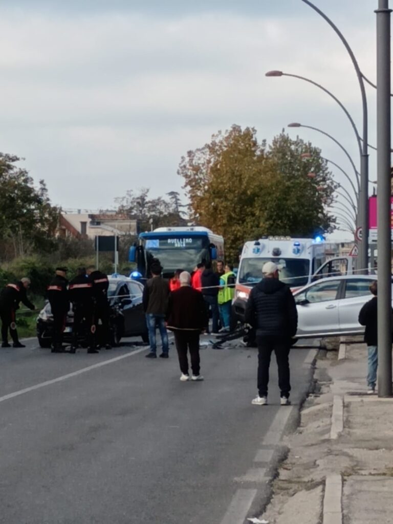 Grave incidente a Schiava di Tufino: traffico bloccato su via Nazionale delle Puglie