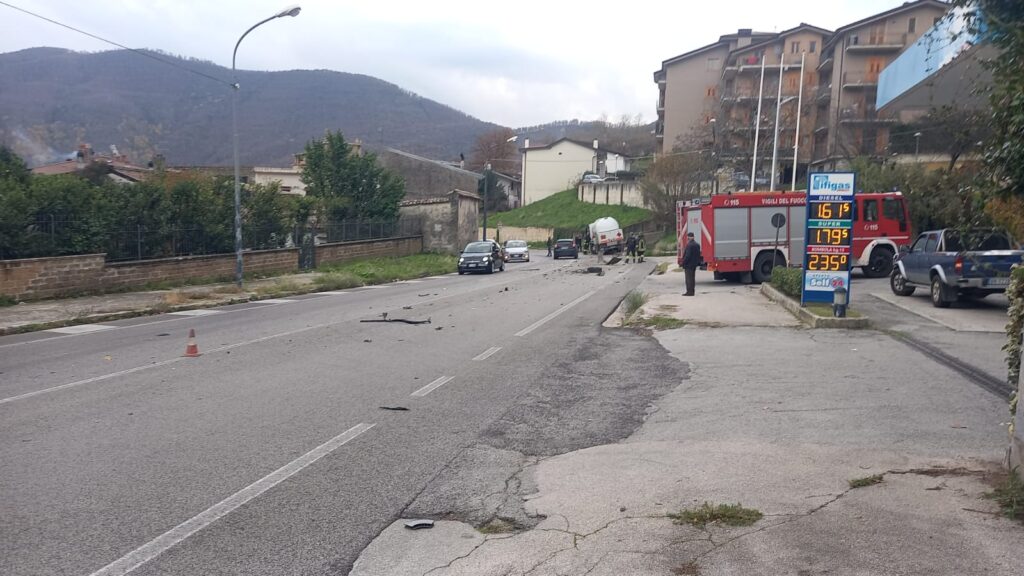 Monteforte Irpino: grave incidente tra auto e camion che trasportava gas