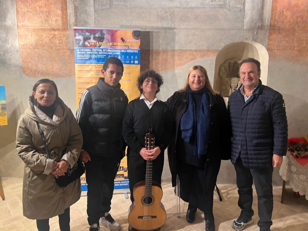 AVELLA. Applausi per Pasquale Salapete: Prodigio Campano della Chitarra Incanta al Festival Internazionale dellAdriatico