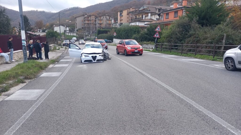 Monteforte Irpino: grave incidente tra auto e camion che trasportava gas