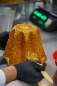 Il Pandoro Aureum di Gran Caffè Romano il miglior Pandoro del Mondo 2024