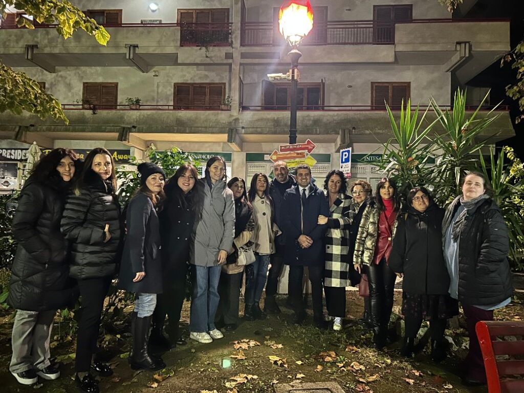 “Accendiamo le luci”, presentata l’iniziativa e acceso a Mercogliano il primo dei sette lampioni in vista del 25 novembre