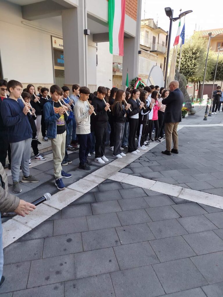 Celebrazione del 4 Novembre a Sperone: Onorate le Forze Armate e i Caduti in Guerra