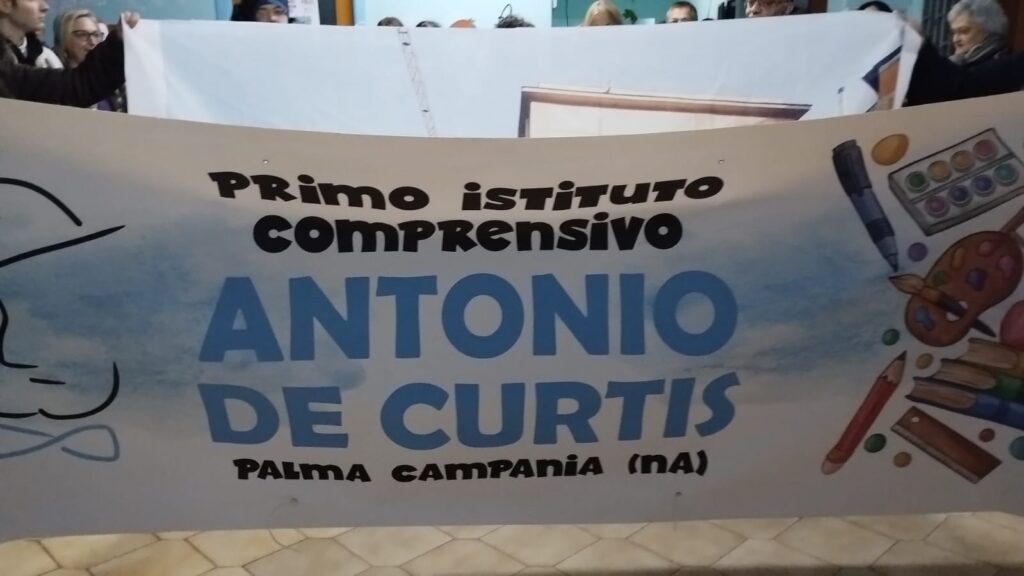 Palma Campania   Protesta per il cortile dellIC. De Curtis