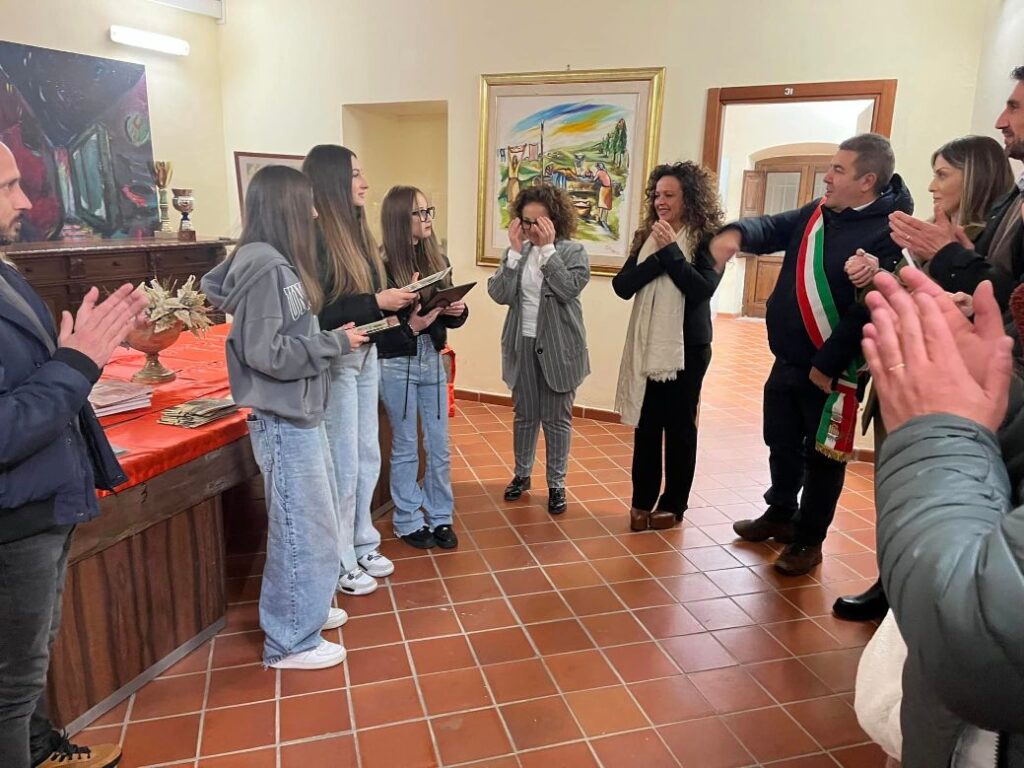 Grottaminarda premia l’onestà: tre studentesse riconsegnano un borsello con 15mila euro