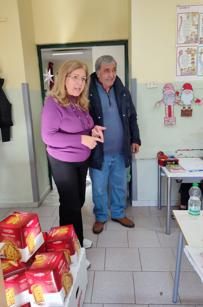 Sirignano: Panettoni e Auguri di Natale per gli Alunni delle Scuole dal Sindaco Colucci