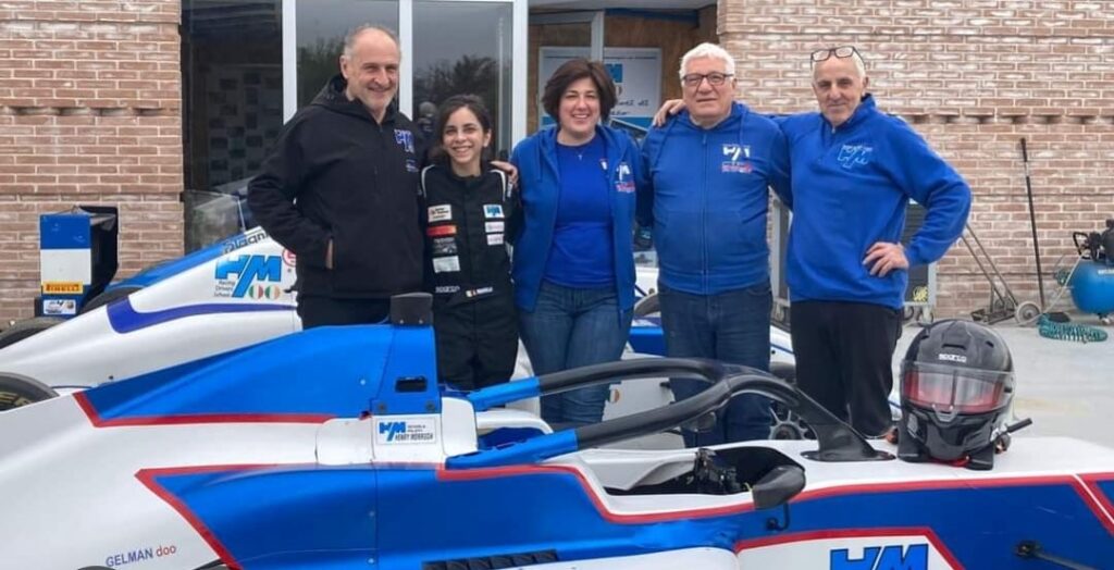 Forino (Av): La pilota forinese Sara Fruncillo pronta a far sognare l Italia al Woman Nations Cup sul circuito di Dubai. L appuntamento  il 12 Dicembre