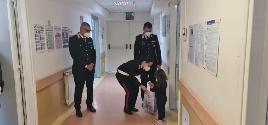 NOLA: Giocattoli ai bimbi ricoverati in pediatria anche a Natale. Liniziativa dei Carabinieri