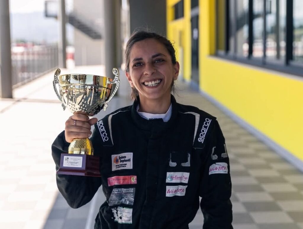 Forino (Av): La pilota forinese Sara Fruncillo pronta a far sognare l Italia al Woman Nations Cup sul circuito di Dubai. L appuntamento  il 12 Dicembre