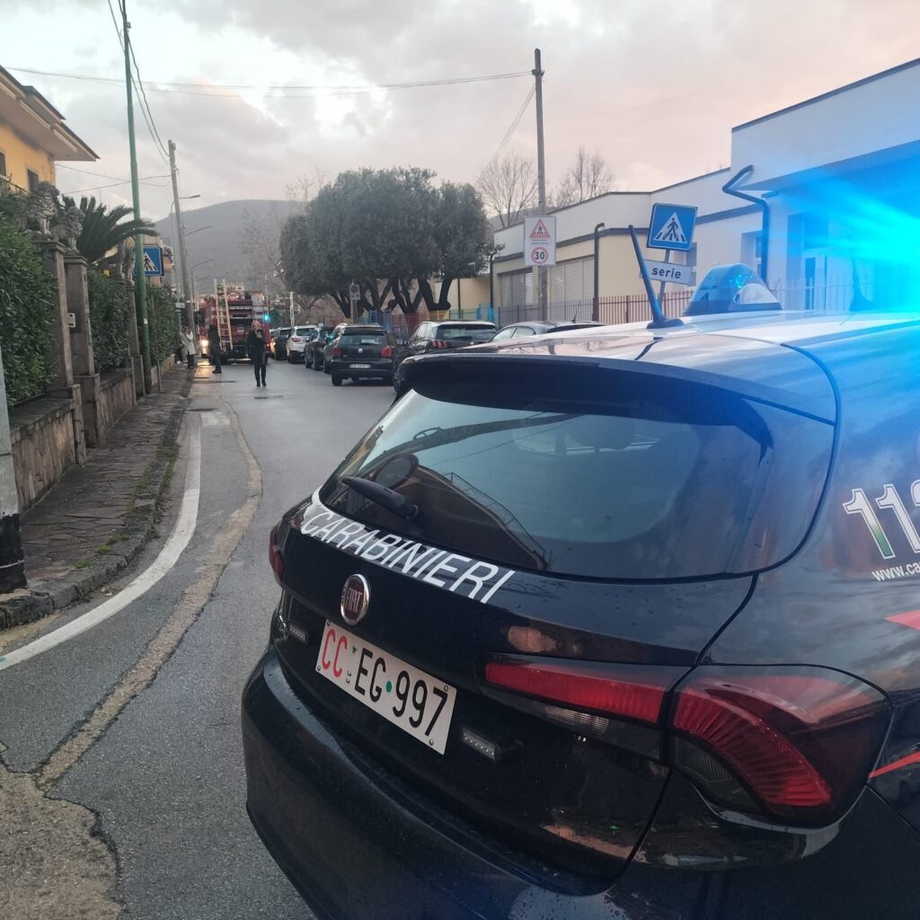 Incendio in un appartamento a Baiano: danni ingenti, ma nessun ferito