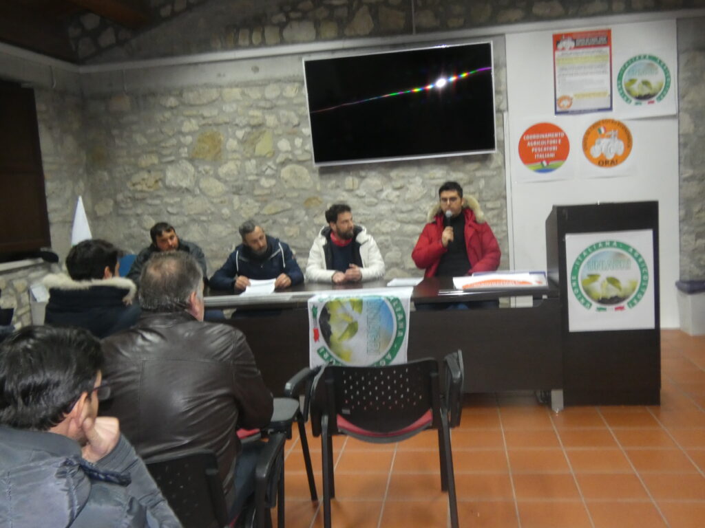 Flumeri, assemblea pubblica presso la Dogana Aragonese, degli agricoltori irpini aderenti all’Uniagri.