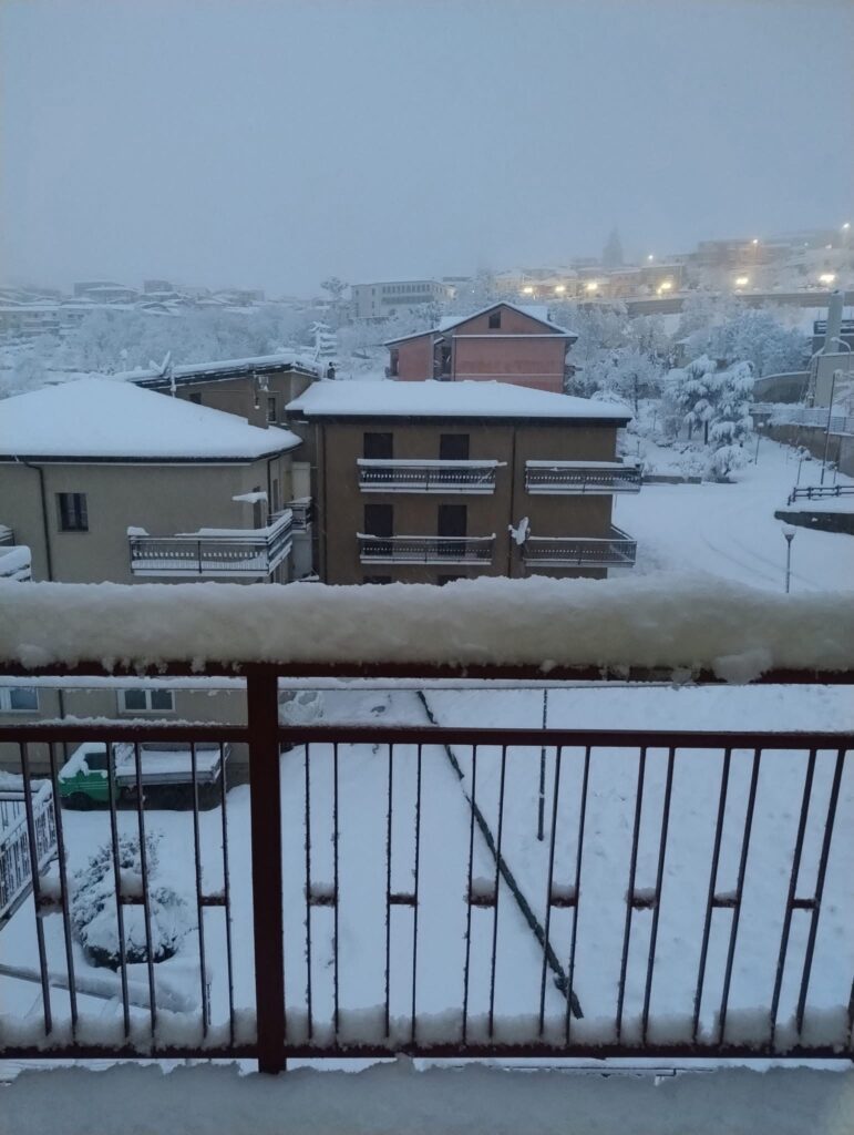 Irpinia sotto la neve: ondata di gelo imbianca molte località della Provincia