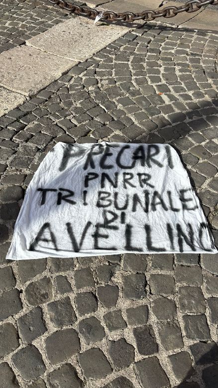 Precari della Giustizia irpina in Piazza per la Stabilizzazione: Manifestazione a Napoli