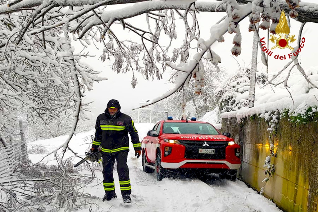 Maltempo in Irpinia: cinquanta interventi dei Vigili del Fuoco per la neve