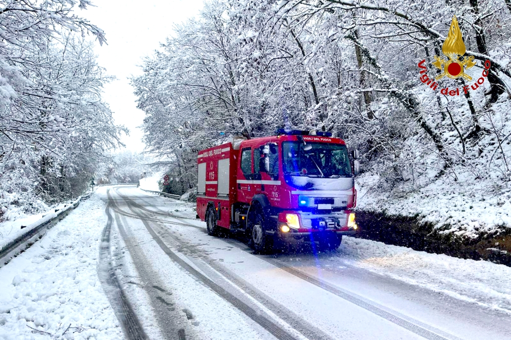 Maltempo in Irpinia: cinquanta interventi dei Vigili del Fuoco per la neve