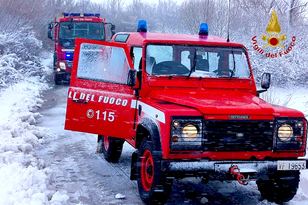 Maltempo in Irpinia: cinquanta interventi dei Vigili del Fuoco per la neve