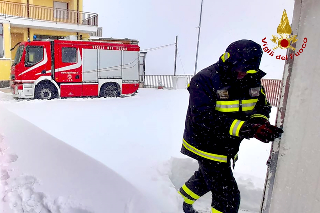 Maltempo in Irpinia: cinquanta interventi dei Vigili del Fuoco per la neve