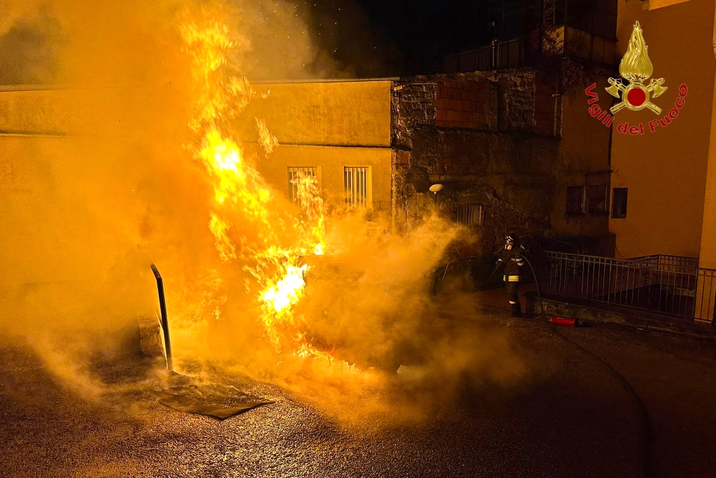 Vigili del Fuoco Avellino Incendio autovettura alla periferia della Città