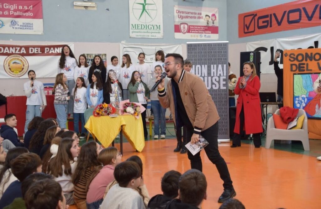 NOLA. Ad Andrea Sannino il premio per il progetto Scuola in tour. Liniziativa dellassociazione culturale SCENART e dellistituto Bruno Fiore di Nola