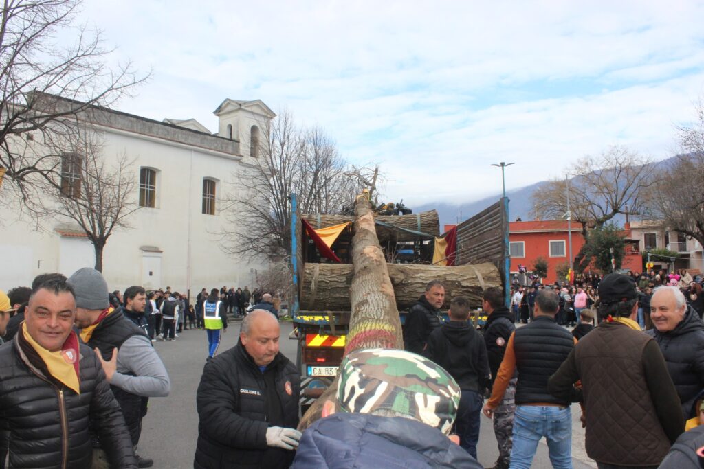 Sperone celebra Sant’Elia con fede, tradizione e spettacolo pirotecnico