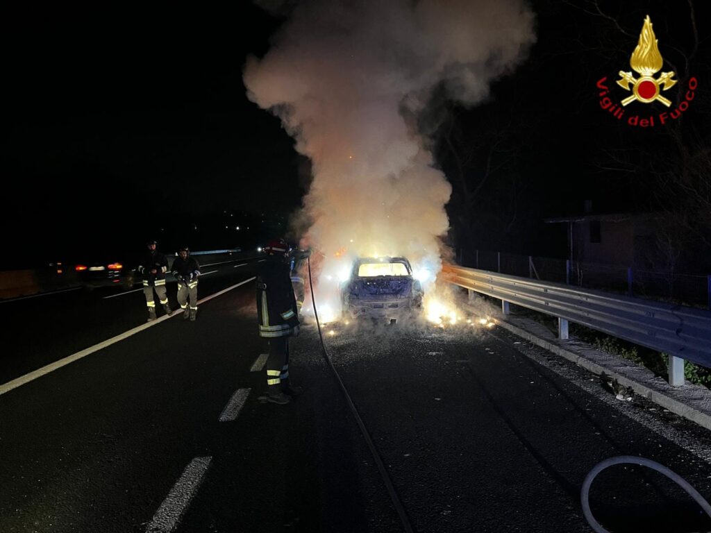 Incidente sulla SS7 e incendio auto sulla A16: doppio intervento dei Vigili del Fuoco di Avellino