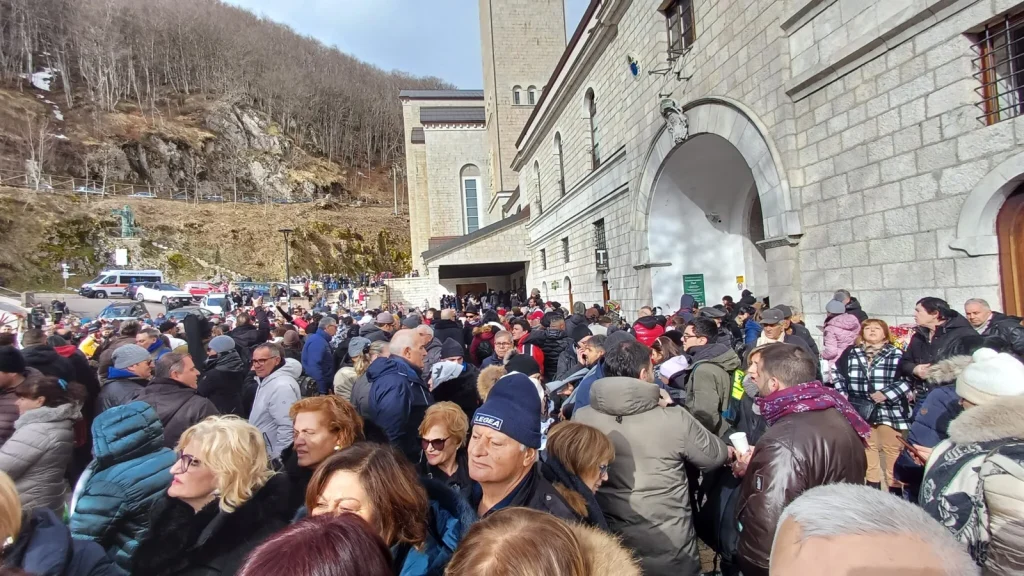 Montevergine, diecimila pellegrini per la Candelora. Soddisfatto il sindaco DAlessio. Anche la prima cittadina Nargi al santuario di Mamma Schiavona