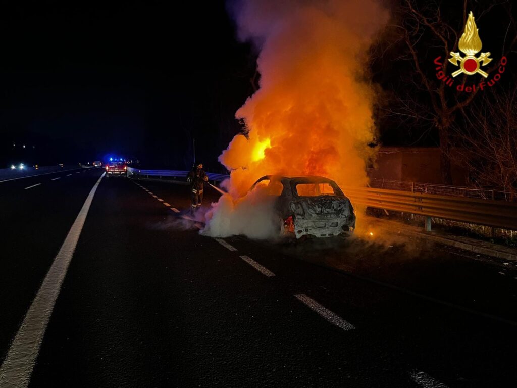 Incidente sulla SS7 e incendio auto sulla A16: doppio intervento dei Vigili del Fuoco di Avellino